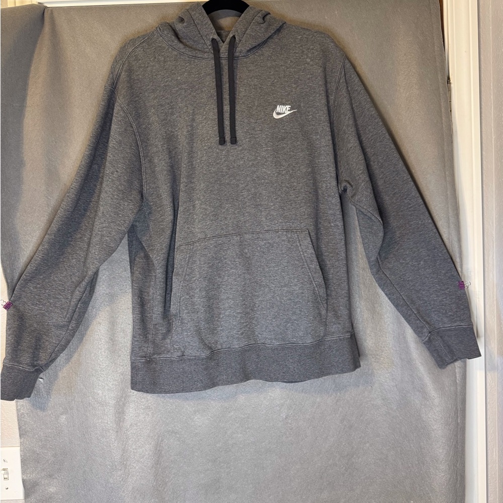 Nike Gray Sweatshirt with Ribbed Cuffs. Excellent Condition.